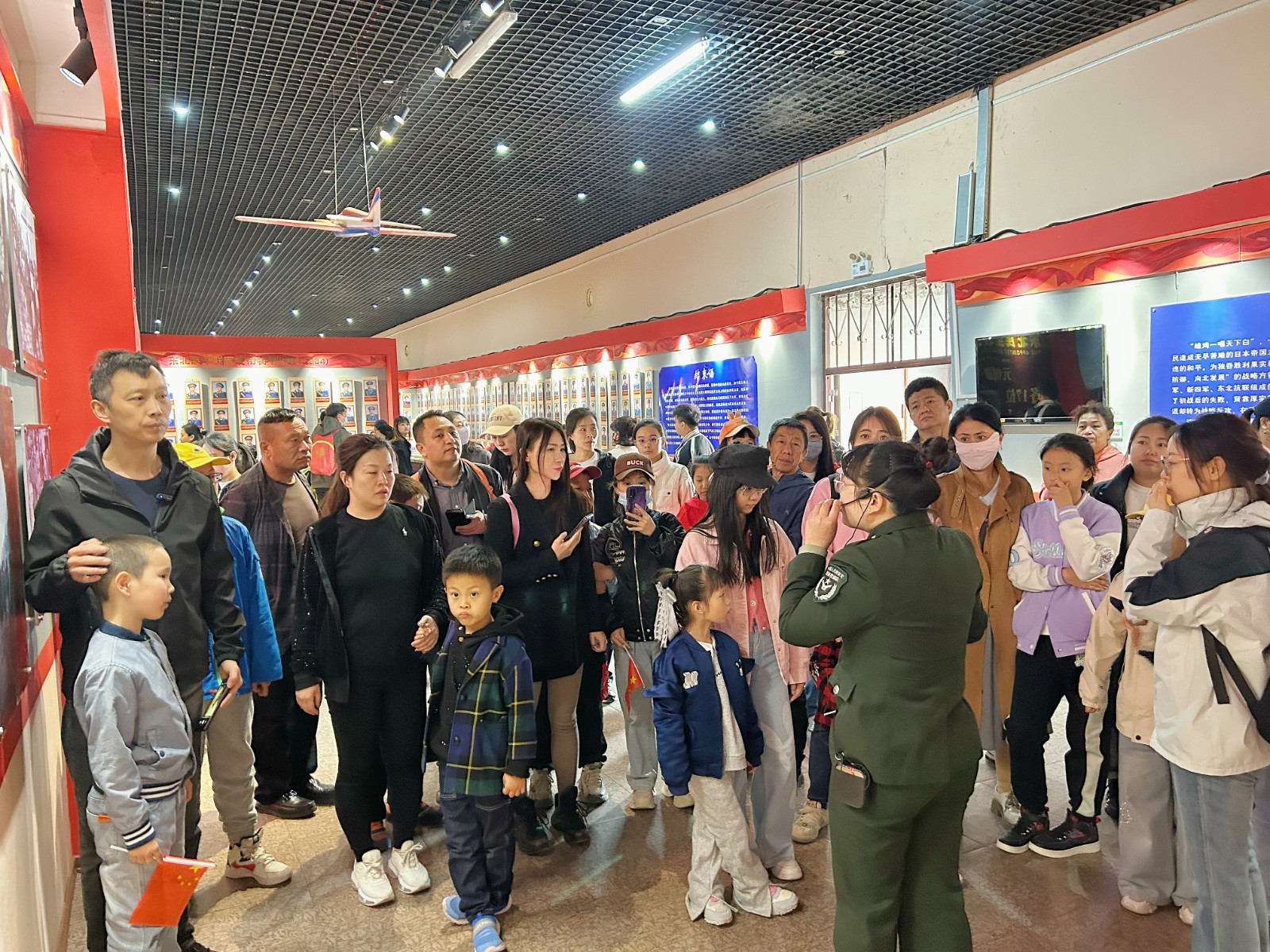 讓生活更有溫度！物企帶領數百名業主開展“紅色游學”