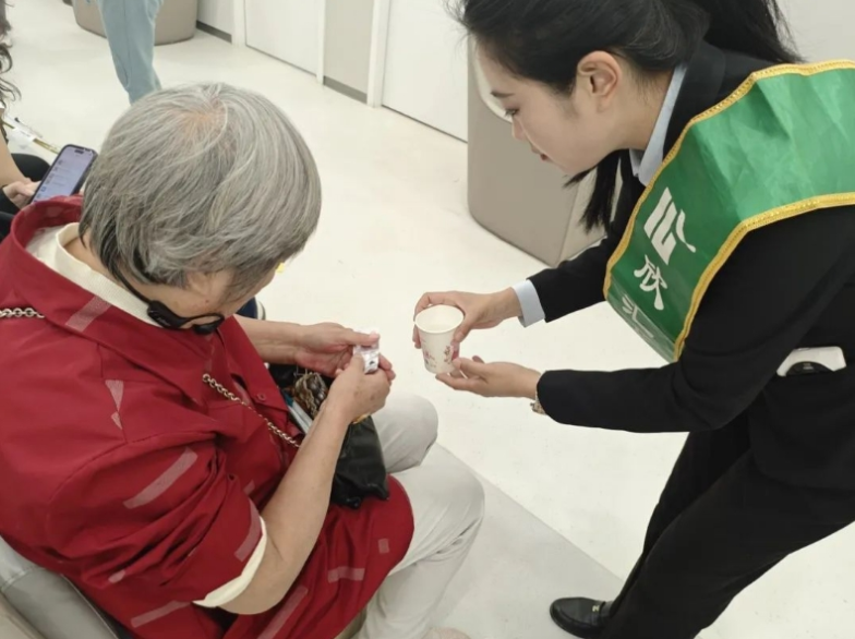 暖心！中秋節，這家物業為萬名業主“送健康”