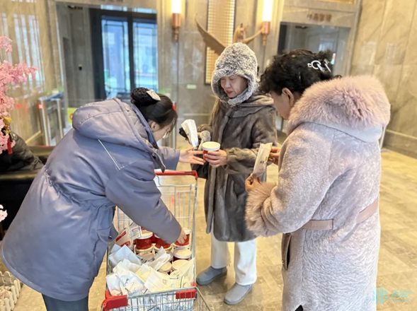 暖胃又暖心！濃情臘八節(jié)，物企送“粥”到