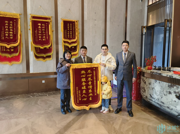 幼兒突發(fā)高燒驚厥，物業(yè)緊急送醫(yī)護(hù)平安