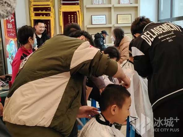 二月二 “龍?zhí)ь^”丨物企家門口服務(wù)，解決業(yè)主“頭等大事”