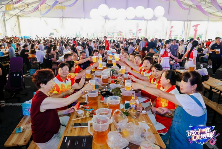 夏日狂歡！1.8萬(wàn)名業(yè)主共赴物業(yè)啤酒節(jié)