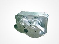 座式強制同步稀油激振器